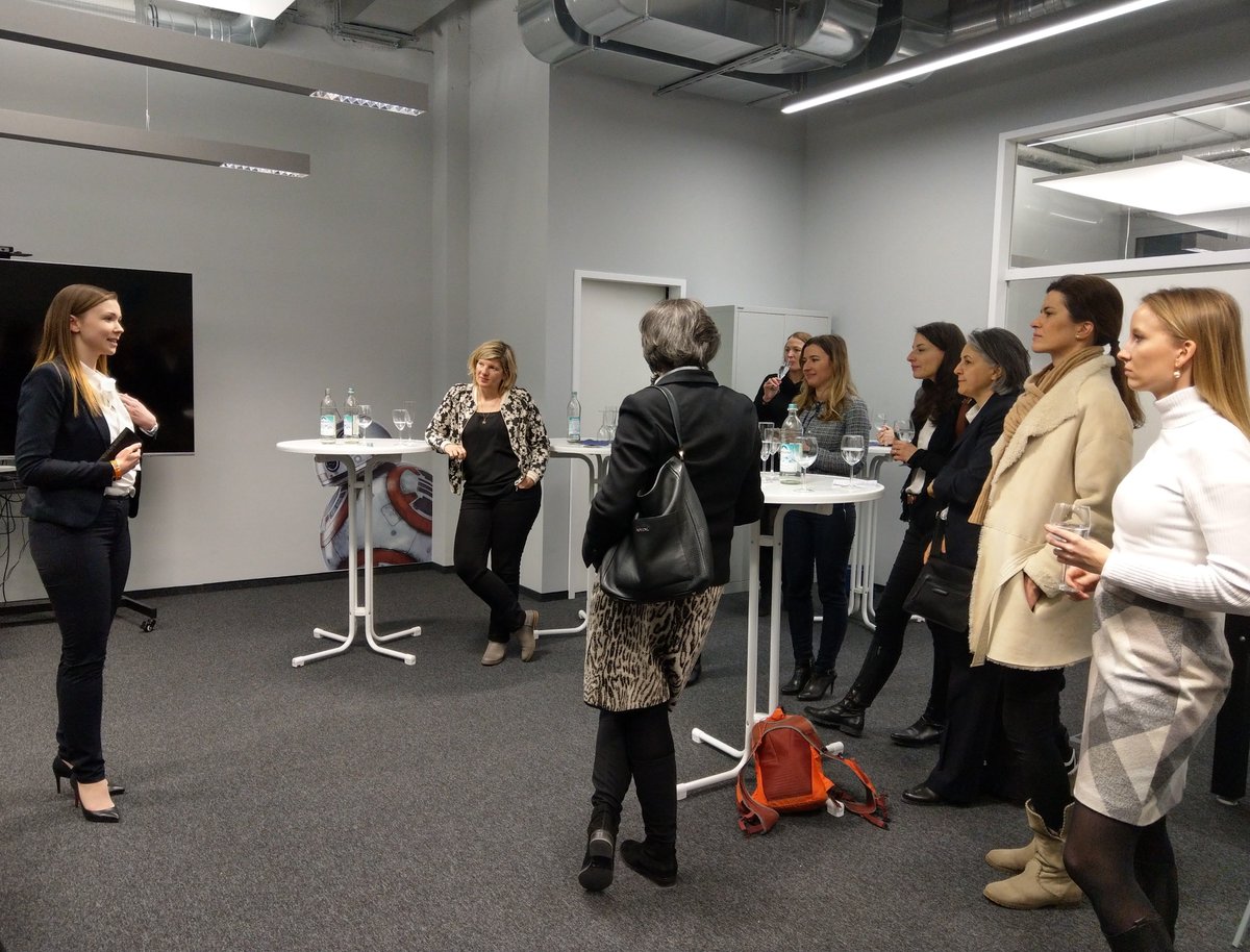 FintechLadies's tweet photo. "Small things can get big pretty soon" - Ausgebucht! Mehr als 20 Ladies folgten gestern der Einladung zum ersten #FTLDeepDive in 2018. Wir waren zu Gast bei @ScalableCapDACH!
#FTLDeepDive #fintechladies #roboadvisor #Finance https://t.co/CxvHF2QvJQ