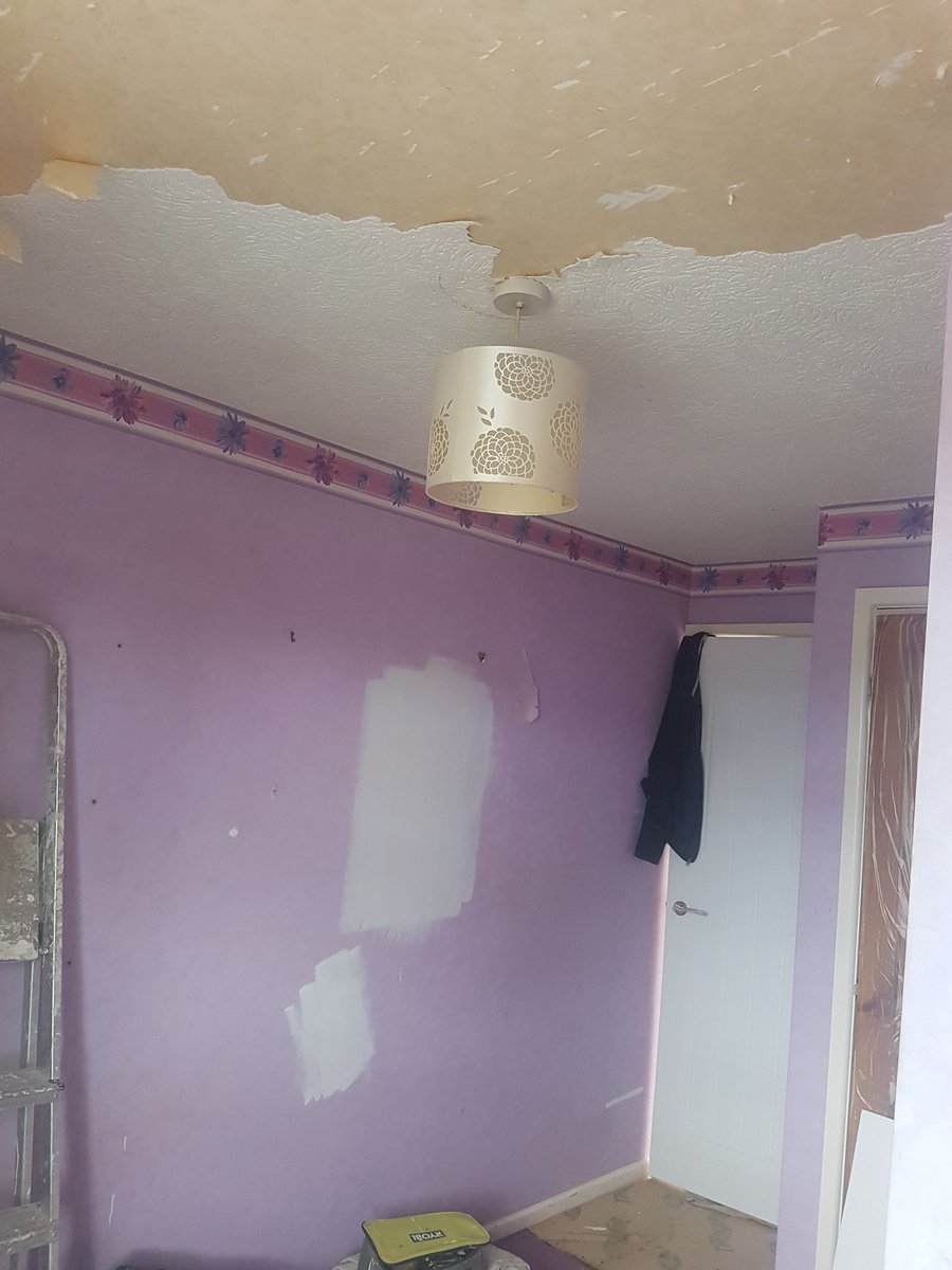 iaincherrie's tweet photo. Last week's job. Ceiling and walls stripped then applied @ZinsserUK guards. Lined and emulsioned in @duluxuk white and summer linen. Trim in white satinwood #Stockport #qualitydecorating https://t.co/qj1s7qWeOH
