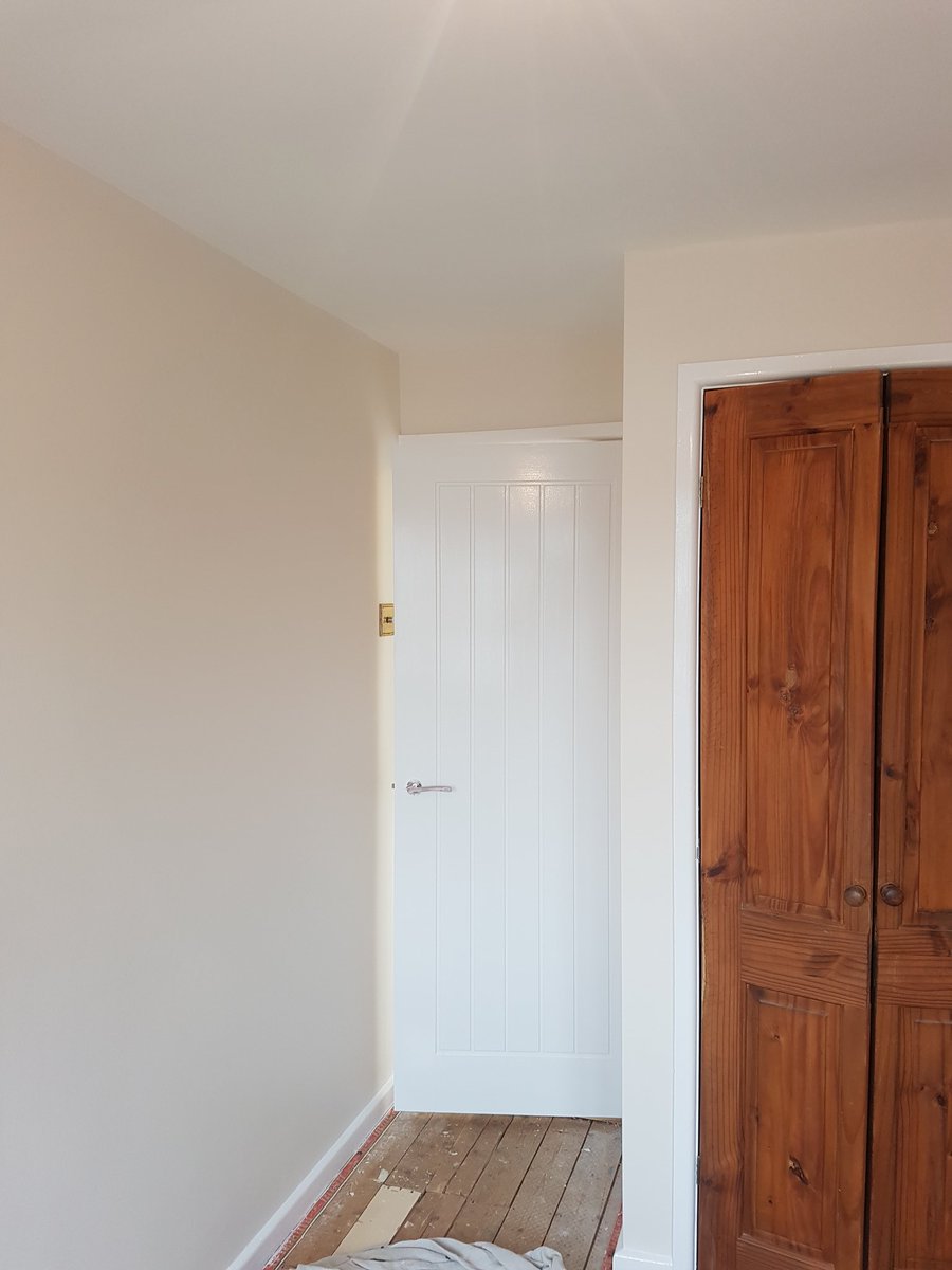 iaincherrie's tweet photo. Last week's job. Ceiling and walls stripped then applied @ZinsserUK guards. Lined and emulsioned in @duluxuk white and summer linen. Trim in white satinwood #Stockport #qualitydecorating https://t.co/qj1s7qWeOH