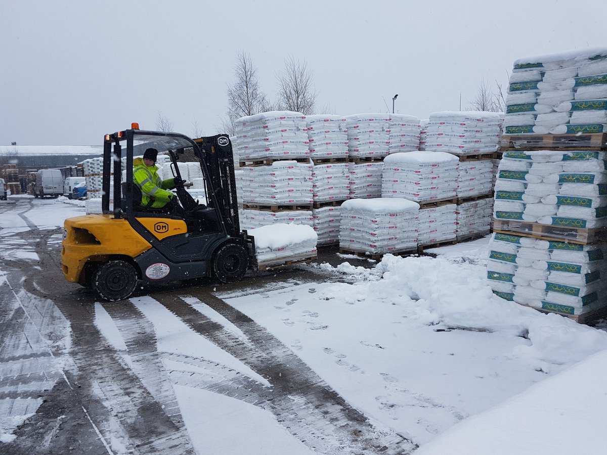 SaltSupplies's tweet photo. We're working under blizzard conditions to fulfil your orders. If you find snow and ice included with your delivery please accept it free of charge with our compliments! https://t.co/GqynzIl89A