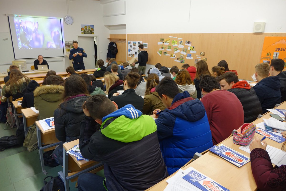 sebastjancuk's tweet photo. @DARS_SI, @varnostprometa @112slo,@JZGRD_GENG #delavnice o prometni varnost Srednja biotehnica sola Sempeter https://t.co/uQZw4NQlOU