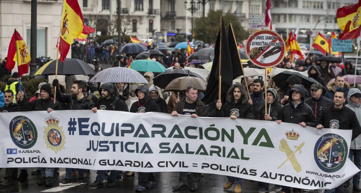 jusapol's tweet photo. #28FSantander de nuevo éxtito de convocatoria de Jusapol, +5.000 personas luchando por la igualdad de sueldos, por la #EquiparacionYa .
Queremos una #EquiparacionYa real .
El Complemento Singular ni las productividad no cuentan ni para P.Extras ni 2ª Actividad/Reserva https://t.co/PukwDKIAqK