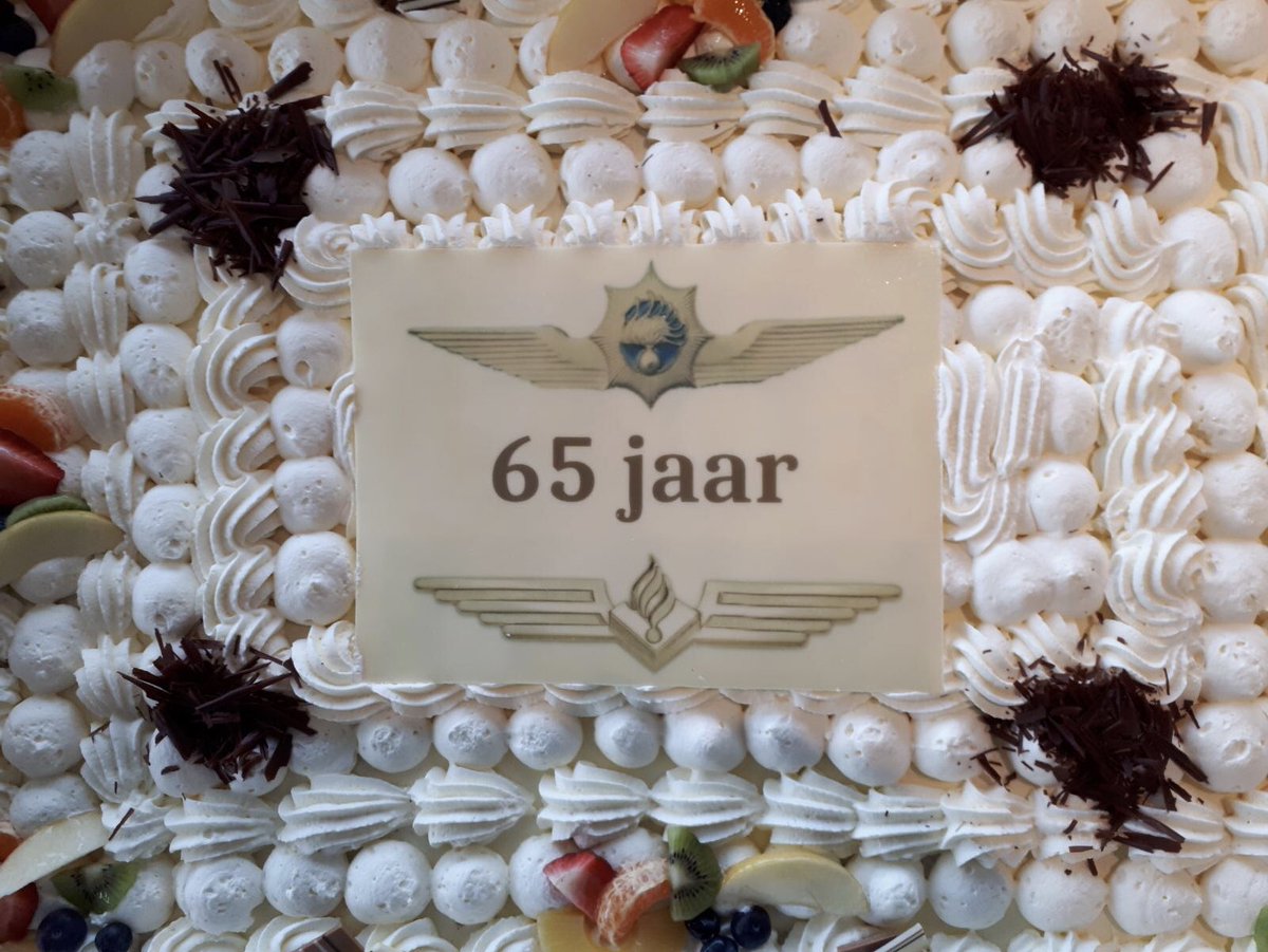 DePolitieheli's tweet photo. Vandaag 1 maart 2018 vieren wij de 65ste verjaardag van de # luchtvaartpolitie. Wij hopen nog heel lang onze collega's te kunnen ondersteunen vanuit de lucht #hieperdepiep 🎉 #waakzaamendienstbaar ^04 https://t.co/hClfLPPq6c