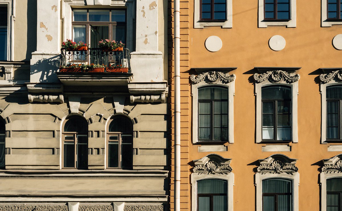 InsidersRussian's tweet photo. windows of the city #stpetersburg
#russianinsiders #russia #russianlocals #urbanlife #tourtorussia #russiantrip #findatour #citytoursrussia #russianguides #guidesinrussia #guiderussia #privateguide #russiaguide #walkingtours https://t.co/bX7Y9h8WPD