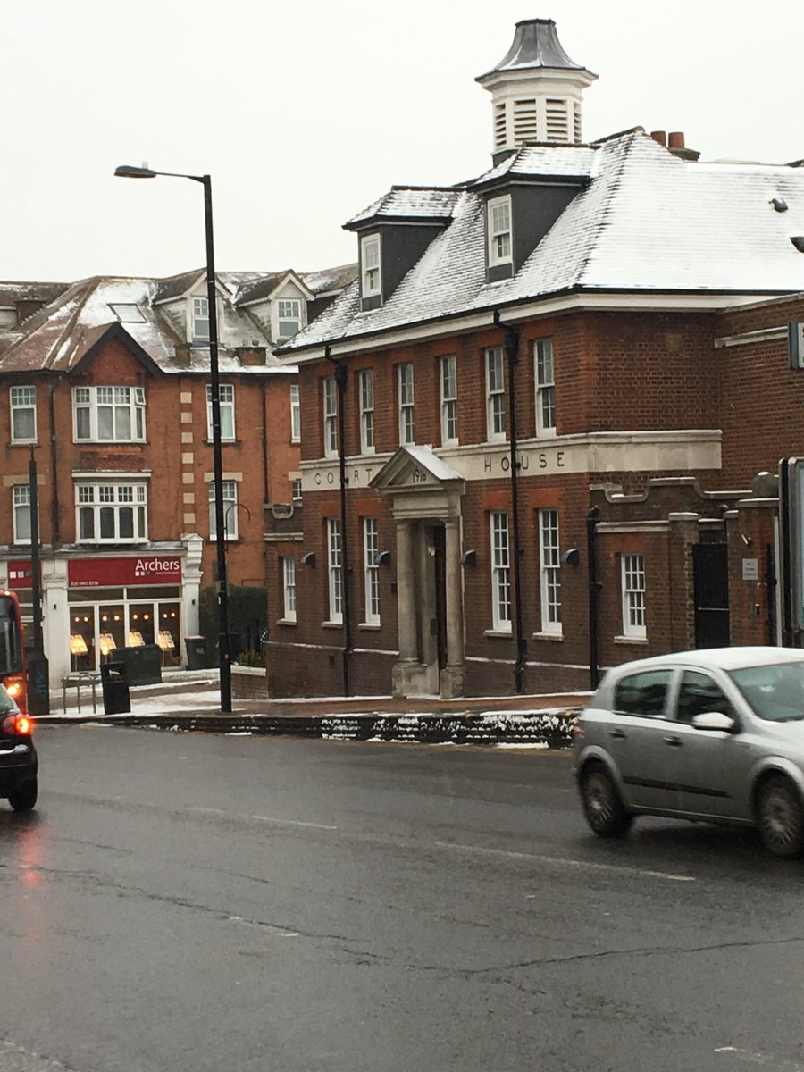 _walker_cc's tweet image. Snow-topped Court House, @Walker_CC_ new office, looking very Dickensian (had it even been built then - bear with me). Talking of Dickens, he was an occasional drinker in the Red Lion, just a couple of doors up from us, #HighBarnet fact. Must pop in for some literary inspiration.