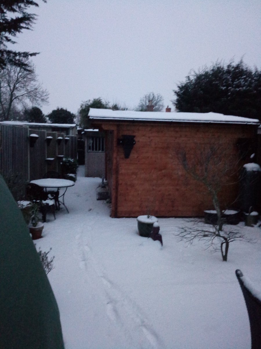 Becky_BBPlumb's tweet image. The cabin looks like a proper cabin today!! #snoweffects