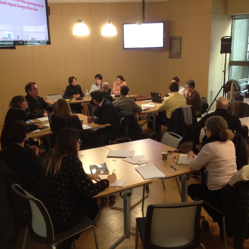 RenaudBonamy's tweet photo. 35 agents CCI, CMA, Région, Etat, C. des dépôts, partagent à la Région les méthodes du management de centre ville. https://t.co/feJjYhRWLV