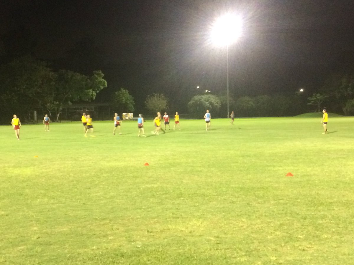 AFLQfooty's tweet photo. Good numbers and heaps of chatter for both the men and the women @GM_Roosters_AFL training tonight #solidsession #aflqfooty https://t.co/diL1U1cNjO