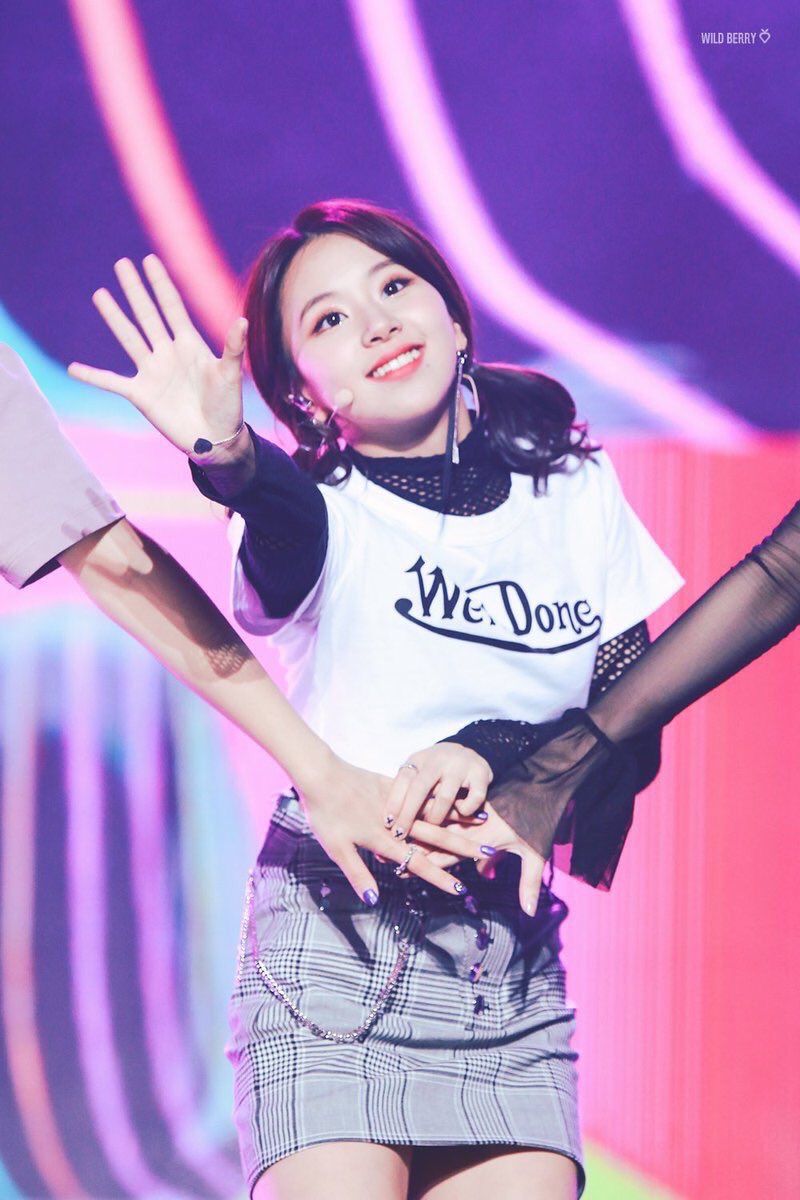 TWICE チェヨン  ダヒョン ハイタッチ TWICE チェヨン ダヒョン ハイタッチ（左からチェヨン、ダヒョン
