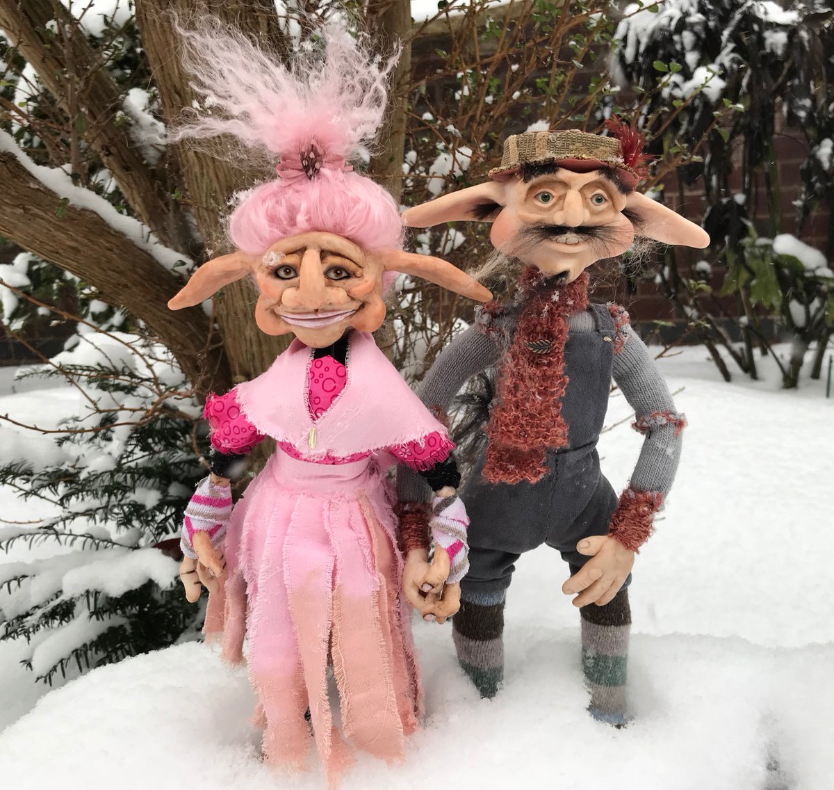Jen Tull &amp; Herr Rendus ventured out into the snow. I think they need to put on some warmer clothes #snowday2018 #Snowmageddon #WinterWeather #winterready #Winterwatch