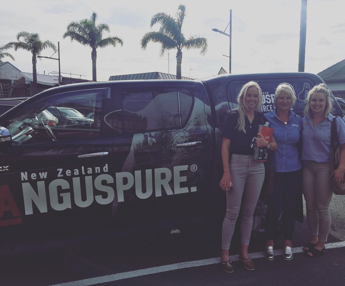 J0hannaScott's tweet photo. Thanks for having us Gizzy! #genomics #dnatechnology #AngusPure #angus https://t.co/rT2vZsFhDS