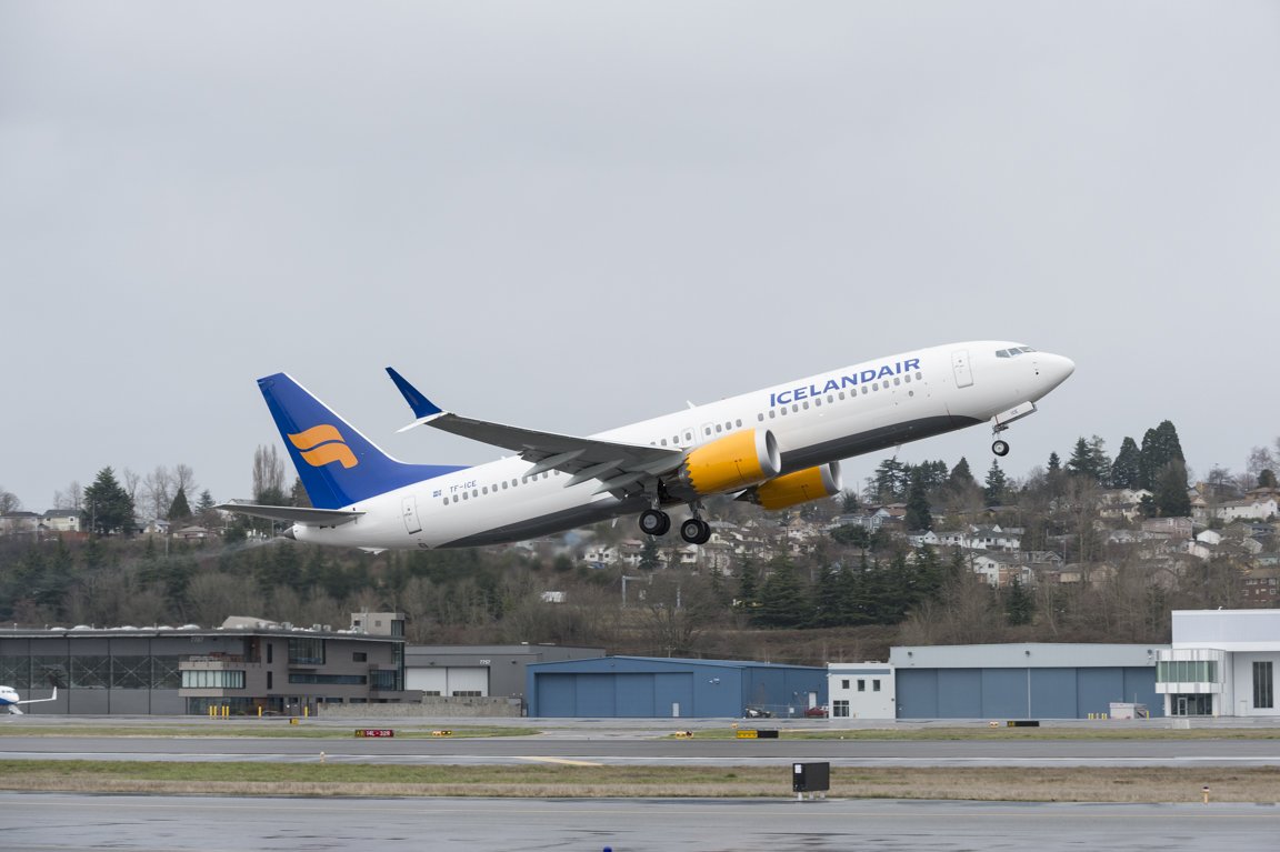 BoeingEurope's tweet image. The #737MAX uses 14% less fuel than any other single aisle airplane! Thanks  @Icelandair for choosing to #ThinkMAX bit.ly/2HWfbVY 🎉 ✈️💙