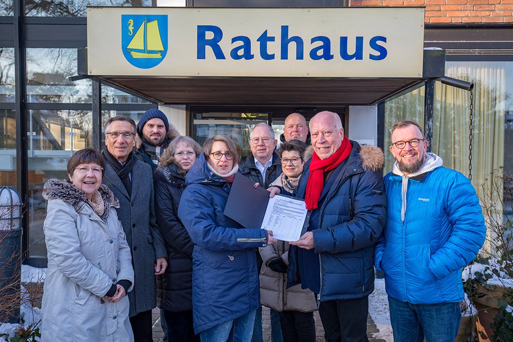 SPDTdfStrand's tweet image. Übergabe der Kandidatenliste zur Kommunalwahl 2018 –  Ein starkes Team für eine starke Gemeinde spd-timmendorfer-strand.de/new/archives/1…