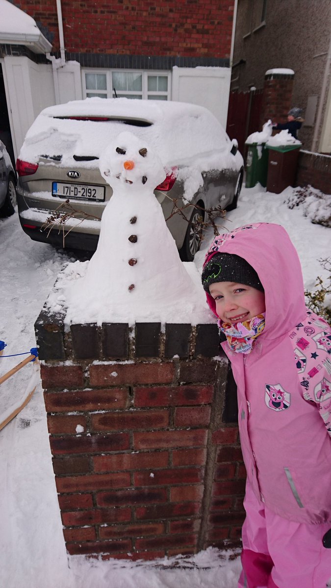 breen_adele's tweet image. My daughter Alanna with our little snowman @IrelandAMTV3