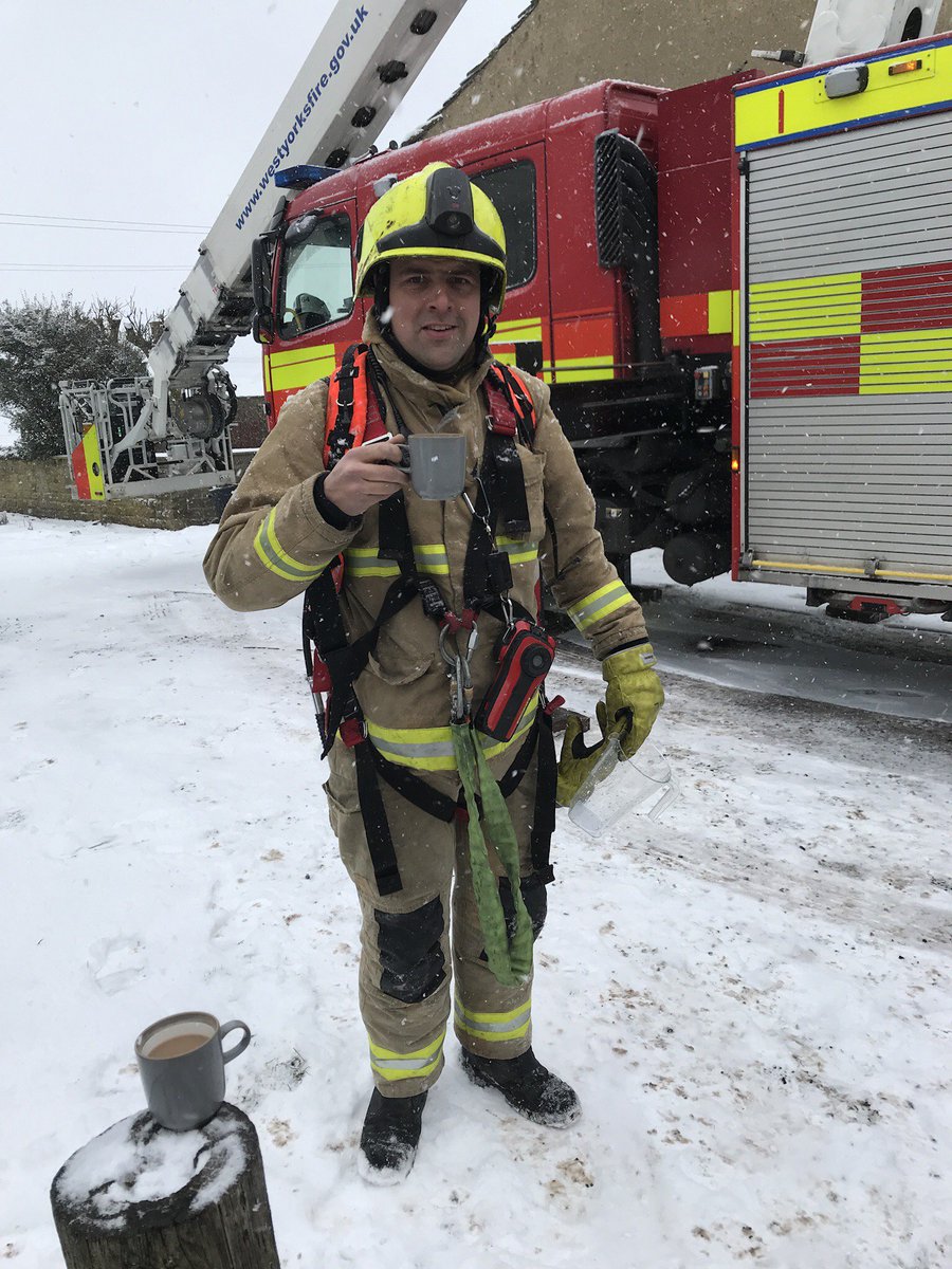 WYFRS's tweet photo. In these harsh conditions it's important to look after the older and more vulnerable members of your community. Check-in on your friends, relatives or neighbours and ensure they are warm and well, why not call round for a cuppa?βοΈβοΈ https://t.co/3xXQ4i75JD