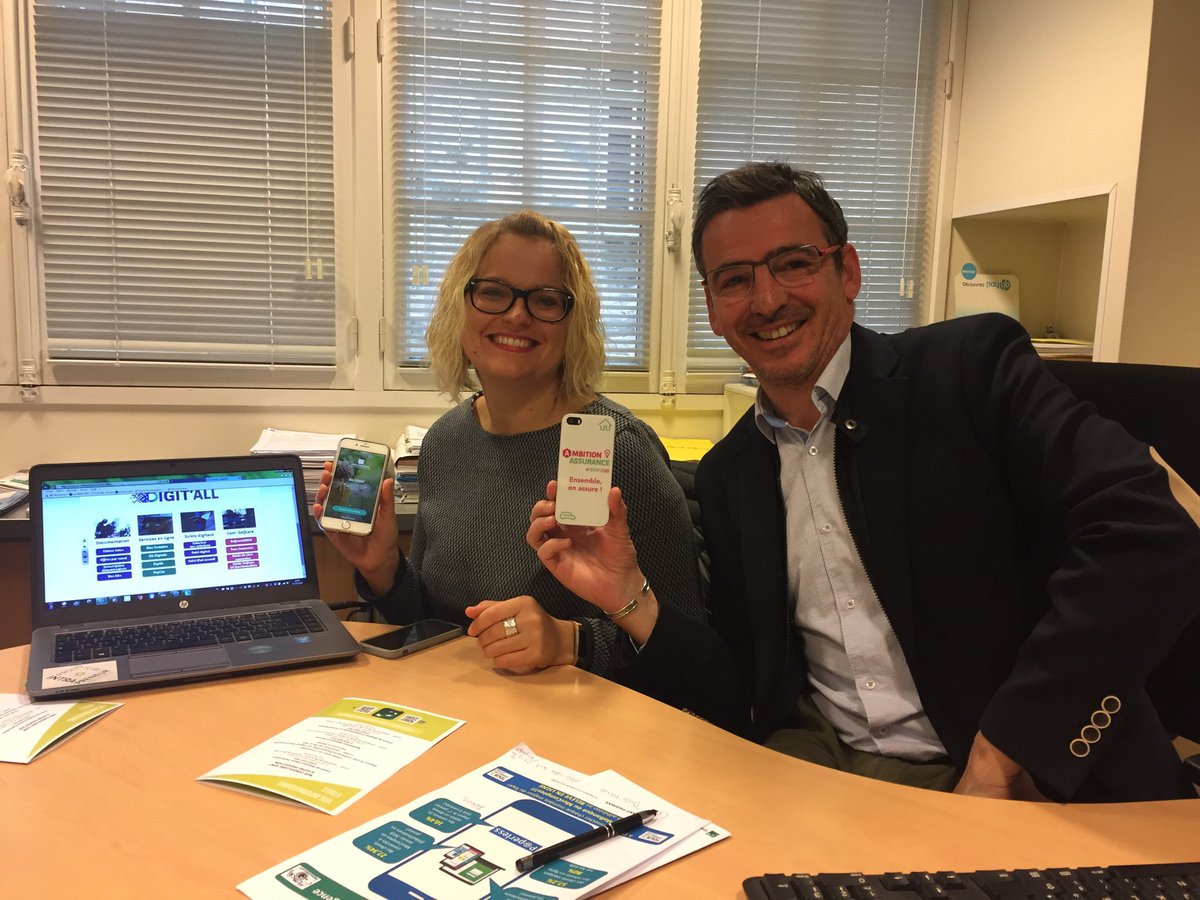QuantinStephane's tweet photo. Matinée dédiée au #digital à l'agence #bnpparibas de #bordeaux Victor Hugo #selfcare #satisfactionclient merci @nathequille pour l'organisation https://t.co/EWUmTuTfxg