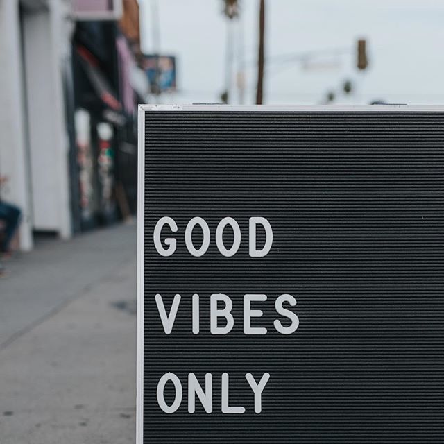 edwinealmonte's tweet photo. Just that kind of day. ⠀
⠀
STAY #POSITIVE!⠀
⠀
***⠀
#positivity #quotestoliveby #quotestagram #lifequotes #success #leadership #personalgrowth #productivity  #seizetheday #smile #happy #practicalpositivity https://t.co/ZaVOjfJviJ https://t.co/1O1CRPNHQY