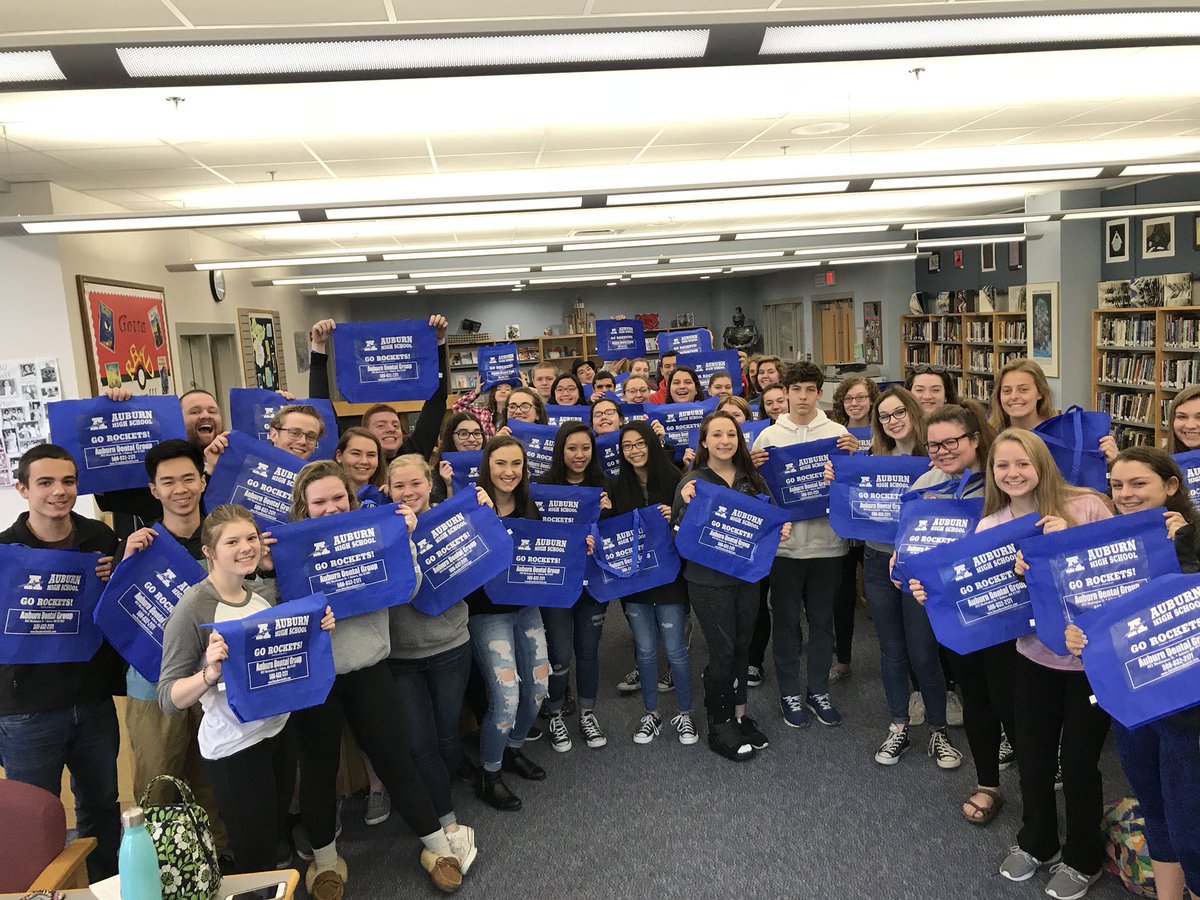 AHSDunton's tweet photo. Thank you to local businesses who donated these great totes to the National Honor Society students!@AHSKennard https://t.co/BNdarwPIRQ