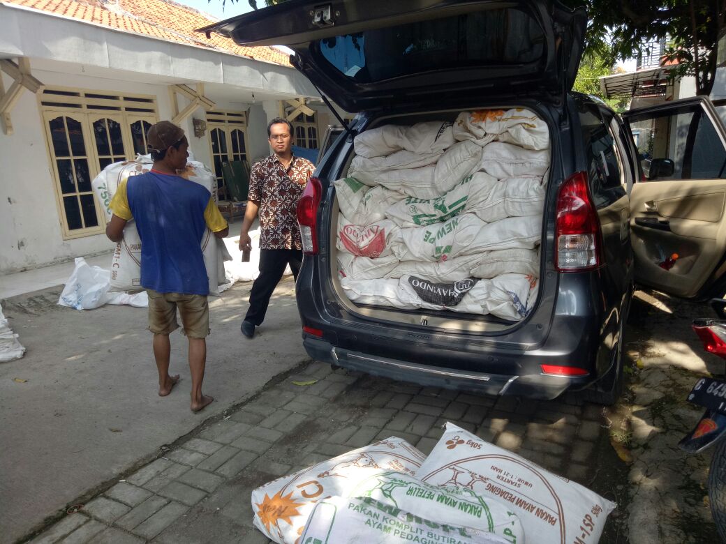 Droping karung Bekas CBM untuk tanggul desa jagalempeni wanasari Brebes Jateng