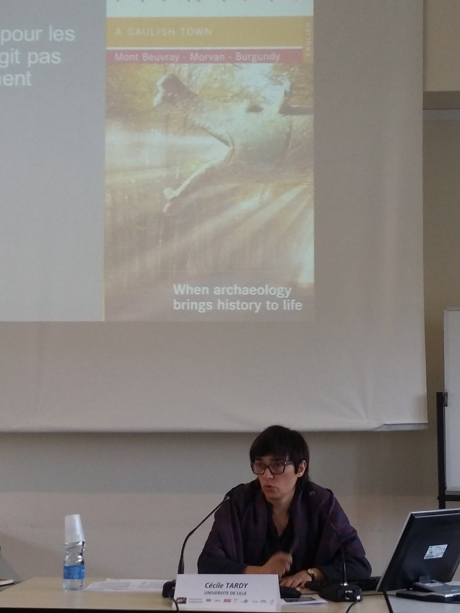 Hypatie's tweet photo. "Qu'est ce que la fiabilité d une information dans la culture numérique?" Cette image présente un bec verseur d amphore originellement de 4,5 cm en position  verticale! La confiance du visiteur peut elle être trahie ? Journée études 01/03/18 #PatrinumEAC https://t.co/HhibfeQJ3D