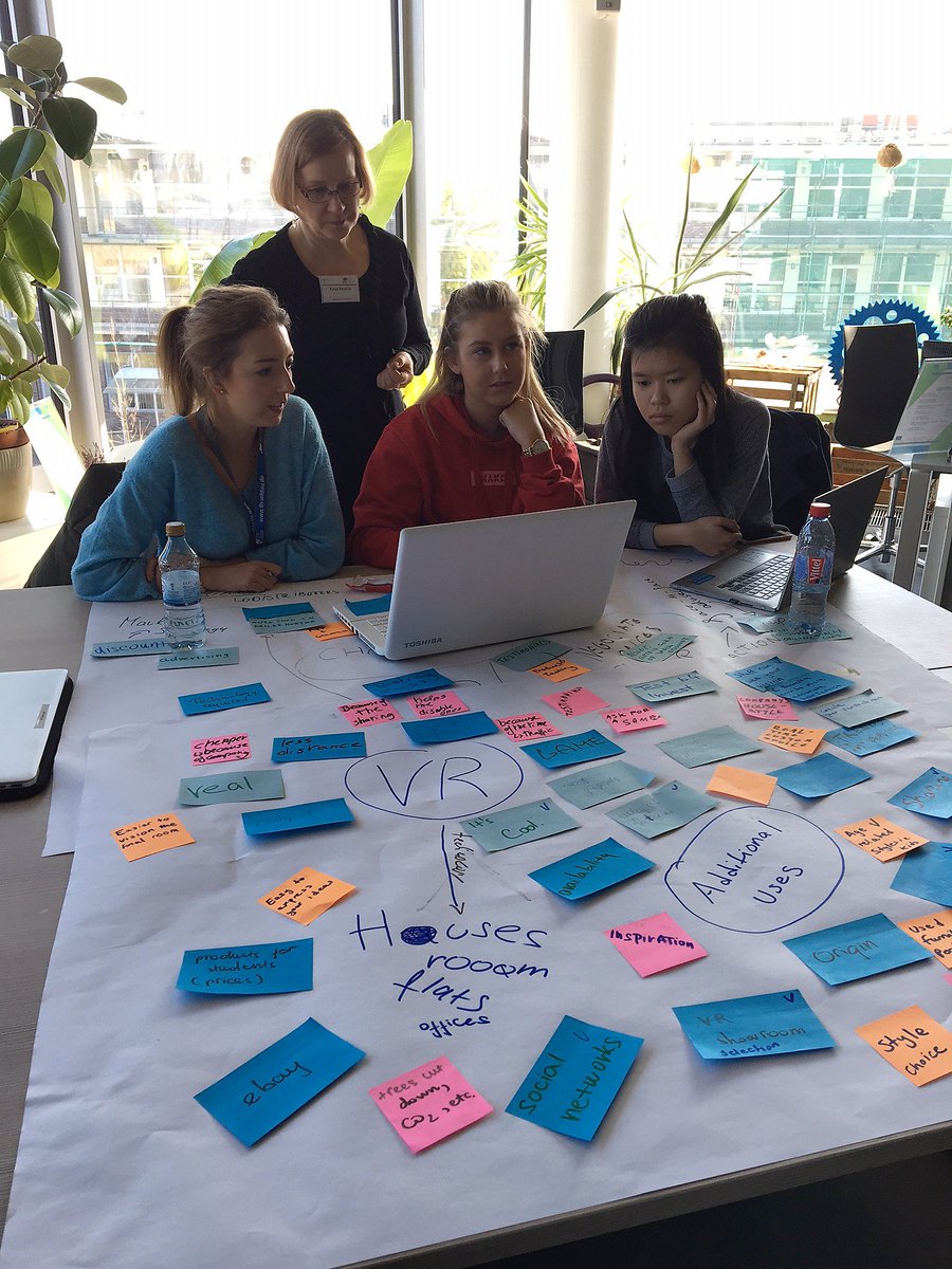 ECMT+ Intensive Programme Day #4: Team 1 working on their prototype at ViNN:Lab 🔨💡🔌 #ECMTplus #Erasmusplus