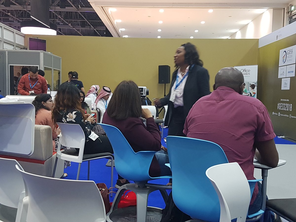_abutaariq's tweet photo. Learning from Loretta Sanders, transforming teachers into school leaders.  @Dubai_Leadmeet https://t.co/0qH6NgKOJI