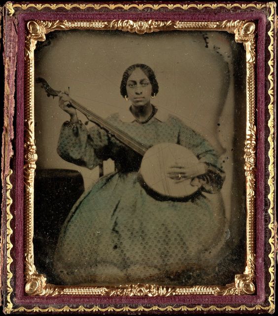 WaveGlobe_FM's tweet photo. c.1860-70s, hand tinted ambrotype portrait of a women with her nine-string bango https://t.co/YyR5K0uF71 #MusiciansOfThePast #Banjo #Photography https://t.co/7d4kWyU2p0