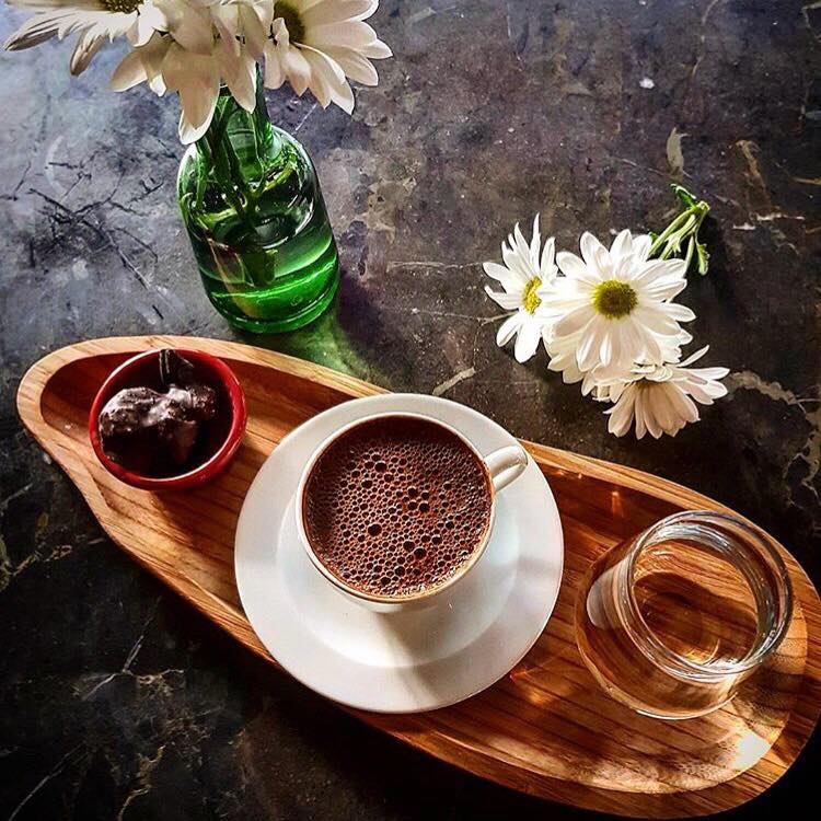 Bir gelenektir Türk Kahvesi!😍 Sabah kahvaltısında, öğle arasında, muhabbet yanında veya yemekten sonra... Alins’te sizler için bu gelenek hep devam edecek hemde en köpüklüsünden.🧡 #alinscaferestaurant #bolköpüklütürkkahvesi #gelenek #bitmeyenlezzet