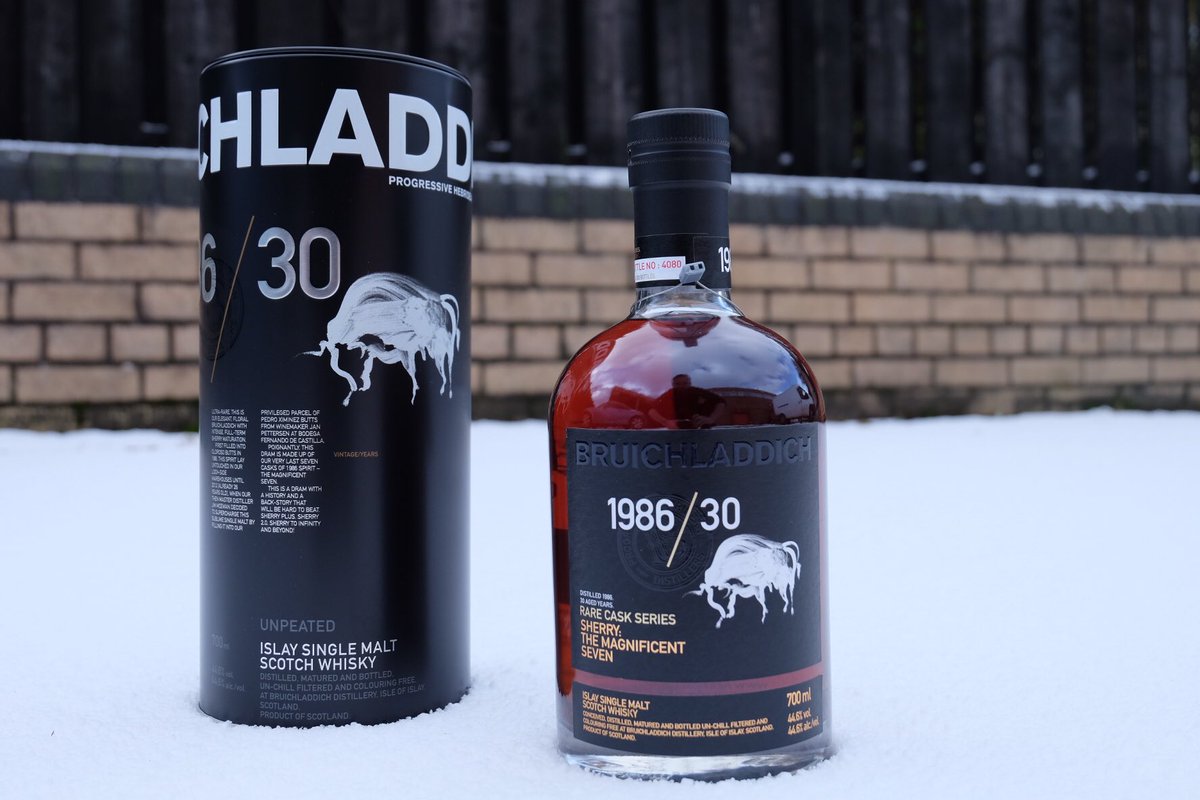 Photographing the new <a href="/Bruichladdich/">Bruichladdich Distillery (Account Inactive)</a> 1986 @BodegasreyFdeC PX Cask for <a href="/RoyalMileWhisky/">Royal Mile Whiskies</a> 🥃
Beautiful snowy day in #Edinburgh