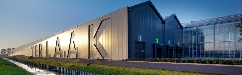 Lees onze business case over de Fresnel-lenzen van Technokas: hoe compressie-spuitgieten zorgt voor een uitstekende lenswerking in hightech-kassen van Ter Laak. pekago.com/nl/publicaties