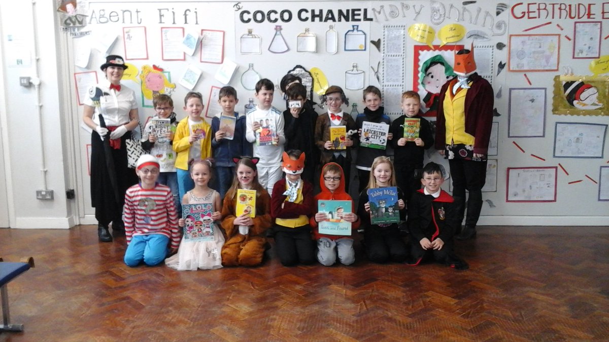 HeatherPrimary's tweet image. Great costumes today for World Book Day.  Hope to see some of you later at our story sharing session at 2:30pm.  #readingisamazing
Here are our Explorers, Adventures and Voyagers.