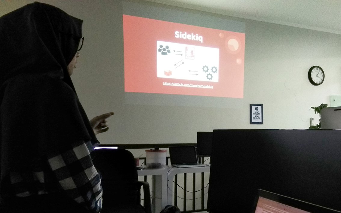 muhriansyah93's tweet photo. A mini seminar about "Which Ruby background job framework is right for you?" presented by our Ruby on Rails femme fatale, Ervina Anggraeni. Keep up the good work guys!
.
#41studio #rubyonrails #webdevelopment #reactnative #mobiledevelopment #appdevelopme… https://t.co/6Kc6K3gO0e