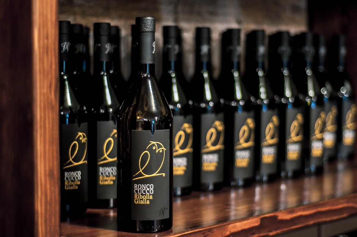 Buongiorno! Chi di voi vuole un calice della nostra Ribolla Gialla DOC Collio?
💛La nostra enologa ci consiglia antipasti freddi a base di pesce, sushi🍣, minestre e primi piatti a base di verdure, creme vellutate. Cin cin!#tenutavillanova #wine #winery #italianwine #whitewine