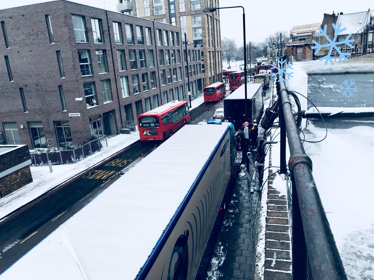 A snowy load-in for Morrissey! ❄️
