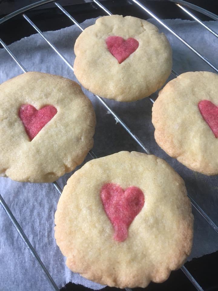 cool_cookies1's tweet photo. Valentines Biscuits https://t.co/jvFBoWYXsq https://t.co/h3IyOl4RW7