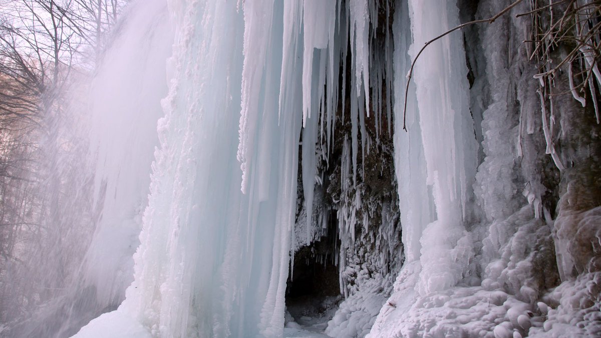 BExplo_de's tweet photo. Ice Age in the #AlbExploratory: #FrozenWaterfall #BadUrach #UracherWasserfall #SchwaebischeAlb
Good to leave the warm office from time to time. (^ALB) https://t.co/oUHbK7aDr6