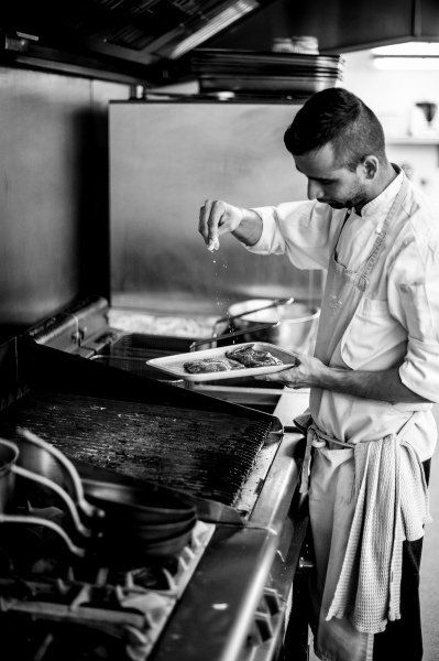 It might be a cold, snowy morning but new March menus are up! New dishes and old classics. Which will you choose? 

View the menus here: crownandgarter.co.uk/restaurant/

#pub #restaurant #newmenu #Berkshire