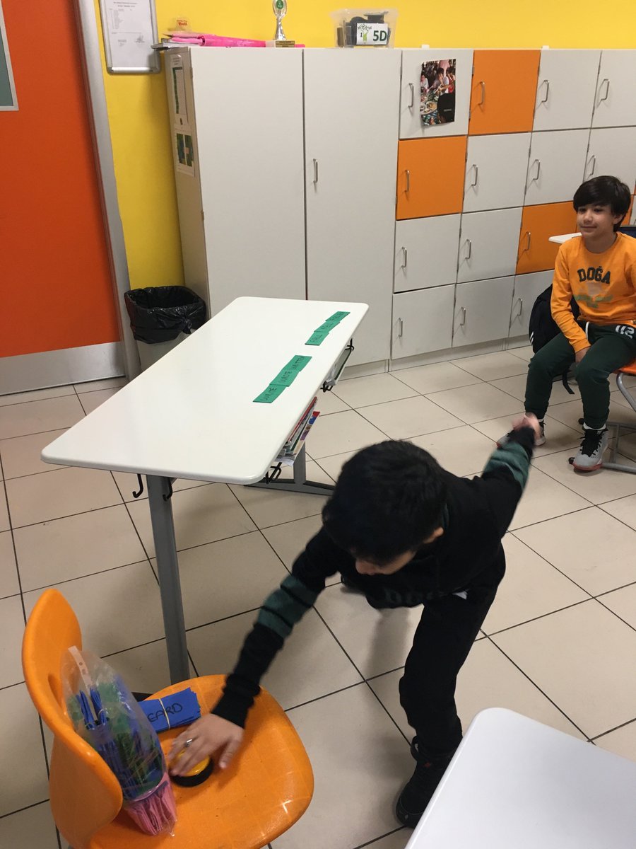 We play a game with irregular forms of the verbs. The students who find the forms of the verbs in correct order first ring the bell in a minute. We have a lot of fun. 😃😃 #bornovadogaeltteachers @funda_ayaz <a href="/tbmumcu/">TM</a> <a href="/KvancBarlas/">Kıvanç Barlas 🇹🇷</a> <a href="/DogaOkullari/">Doğa Koleji</a>