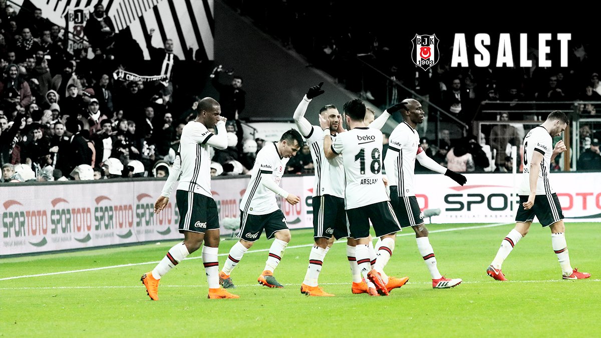 Besiktas's tweet photo. Beşiktaşımız; beyaz forma, siyah şort ve beyaz konç ile Fenerbahçe maçına çıkacak. Kalecimiz yeşil forma giyecek.
#Beşiktaş https://t.co/smyjlI3Lep