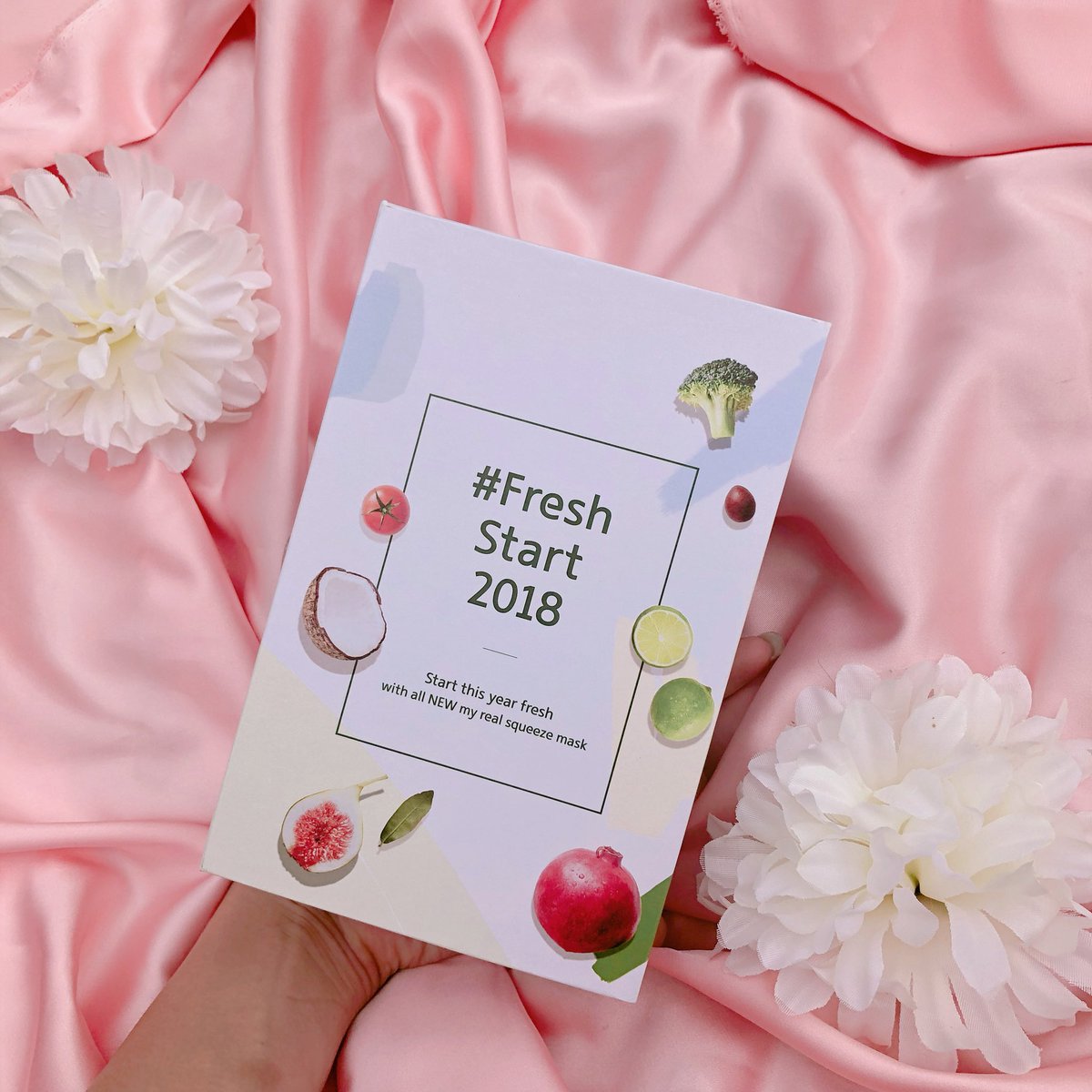 englishh_blog's tweet photo. มาเริ่มดูแลผิวเติมความชุ่มชื่นไปพร้อมกันด้วยมาร์กจาก innisfree ตอนนี้เค้าออกมาให้เลือกถึง 18 สูตรแถมยังมีถึง 3 Texture เซรั่ม เอสเซนส์ และเนื้อครีม ไปเลือกตามที่ต้องการได้เลย เริ่ดขนาดนี้ไม่ลองได้หรออ !! #freshstart2018 #howtopefect #ไว้รีวิวห้ามขายของของโว้ยย https://t.co/S9SzJRpRze