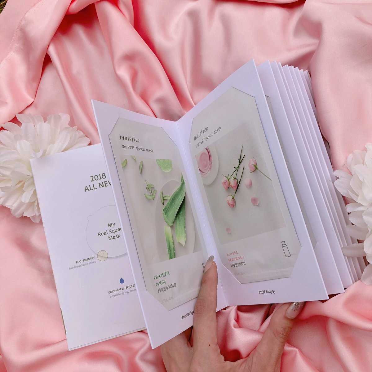 englishh_blog's tweet photo. มาเริ่มดูแลผิวเติมความชุ่มชื่นไปพร้อมกันด้วยมาร์กจาก innisfree ตอนนี้เค้าออกมาให้เลือกถึง 18 สูตรแถมยังมีถึง 3 Texture เซรั่ม เอสเซนส์ และเนื้อครีม ไปเลือกตามที่ต้องการได้เลย เริ่ดขนาดนี้ไม่ลองได้หรออ !! #freshstart2018 #howtopefect #ไว้รีวิวห้ามขายของของโว้ยย https://t.co/S9SzJRpRze