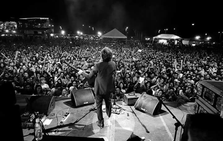 philippmowmow's tweet photo. iba pa rin si Master Ely HAHA! ayun ako oh! #ElyBuendiaLive #OPMisAlive #PinoyMuna #RakrakanFest2018 @elybuendia9001 https://t.co/6pAtb84DZa