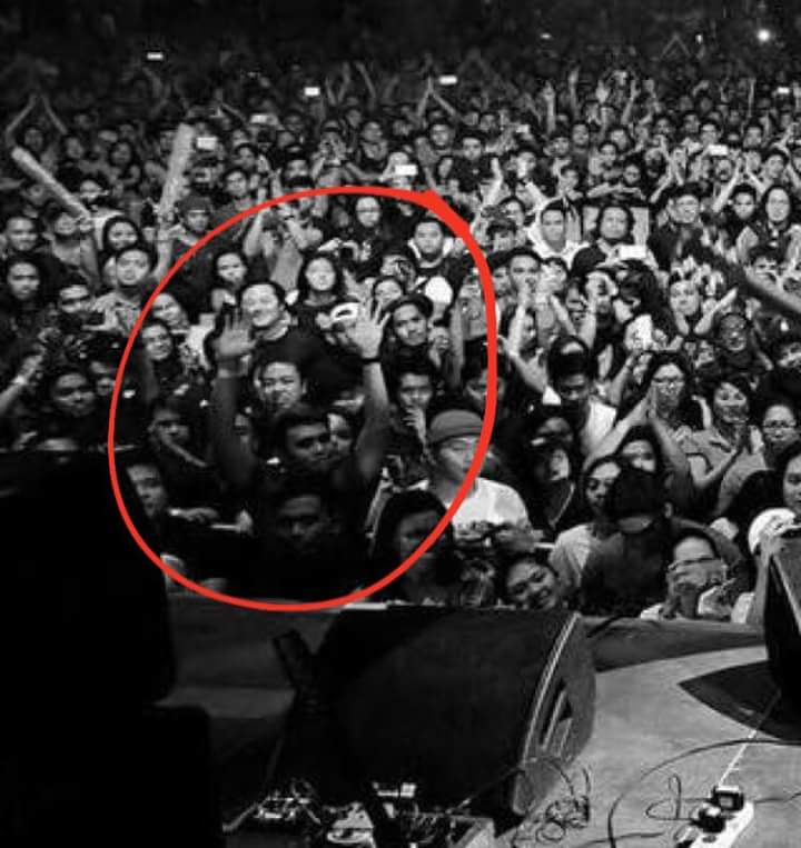 philippmowmow's tweet photo. iba pa rin si Master Ely HAHA! ayun ako oh! #ElyBuendiaLive #OPMisAlive #PinoyMuna #RakrakanFest2018 @elybuendia9001 https://t.co/6pAtb84DZa