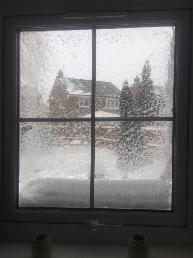 ajhartley's tweet photo. @ChadWeather Siberia is sticking around in Littleborough. Brrrrrrr ❄️❄️⛄️ https://t.co/9JqNa2kklJ