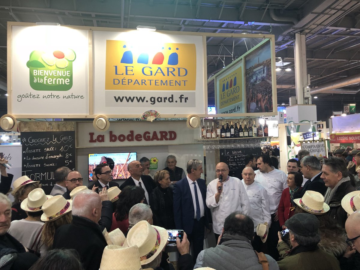 Gard's tweet photo. Les Chefs étoilés de l’association @GardauxChefs participent à la réussite du #CroquezLeGard du #SIA2018 https://t.co/HaxkvNdPus