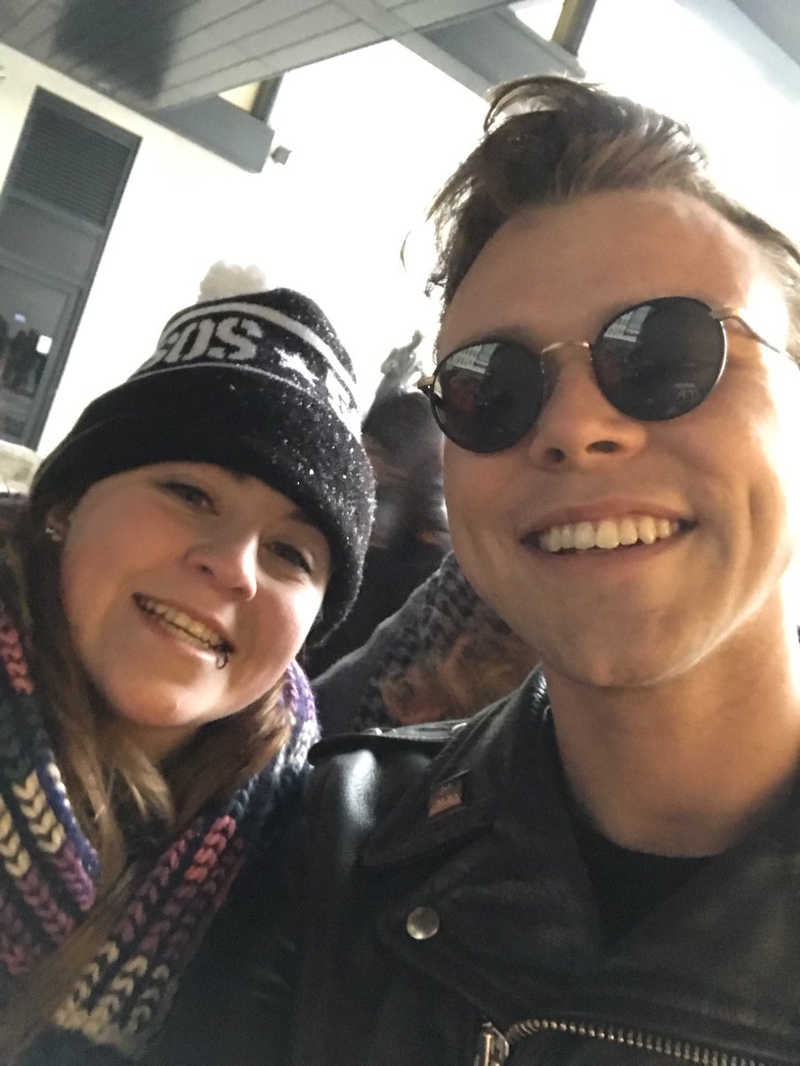 mytbeth's tweet photo. @Ashton5SOS @Calum5SOS @Luke5SOS today you finally in person hugged all of my broken pieces back together, words can never thank you enough for everything you have done for me, i would be nothing without you, i love you so so much ❤️ https://t.co/gOvm5R3fLy