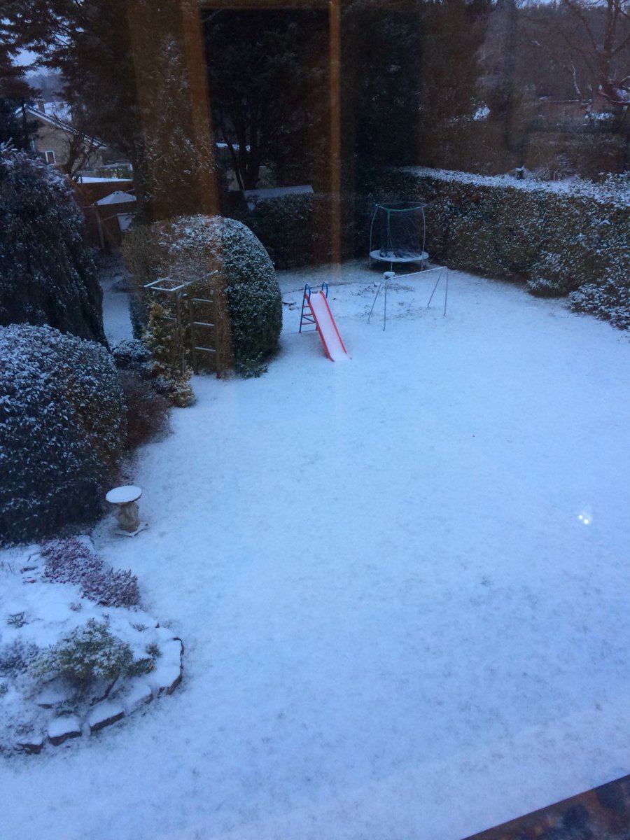 EdensLandscapes's tweet photo. Snowy gardens, so pretty! #StormEmma #BeastFromTheEast #gardenersdayoff https://t.co/DWxG955Xv5