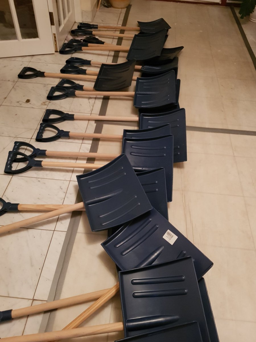 PranavBhanot88's tweet photo. #clayhall residents volunteering to shovel #Snowon their pavements. Fantastic community spirit with over 30 roads across Clayhall being covered throughout the night. Thank you to all the volunteers. More shovels available if you wish to get involved! https://t.co/tp1uIULb42