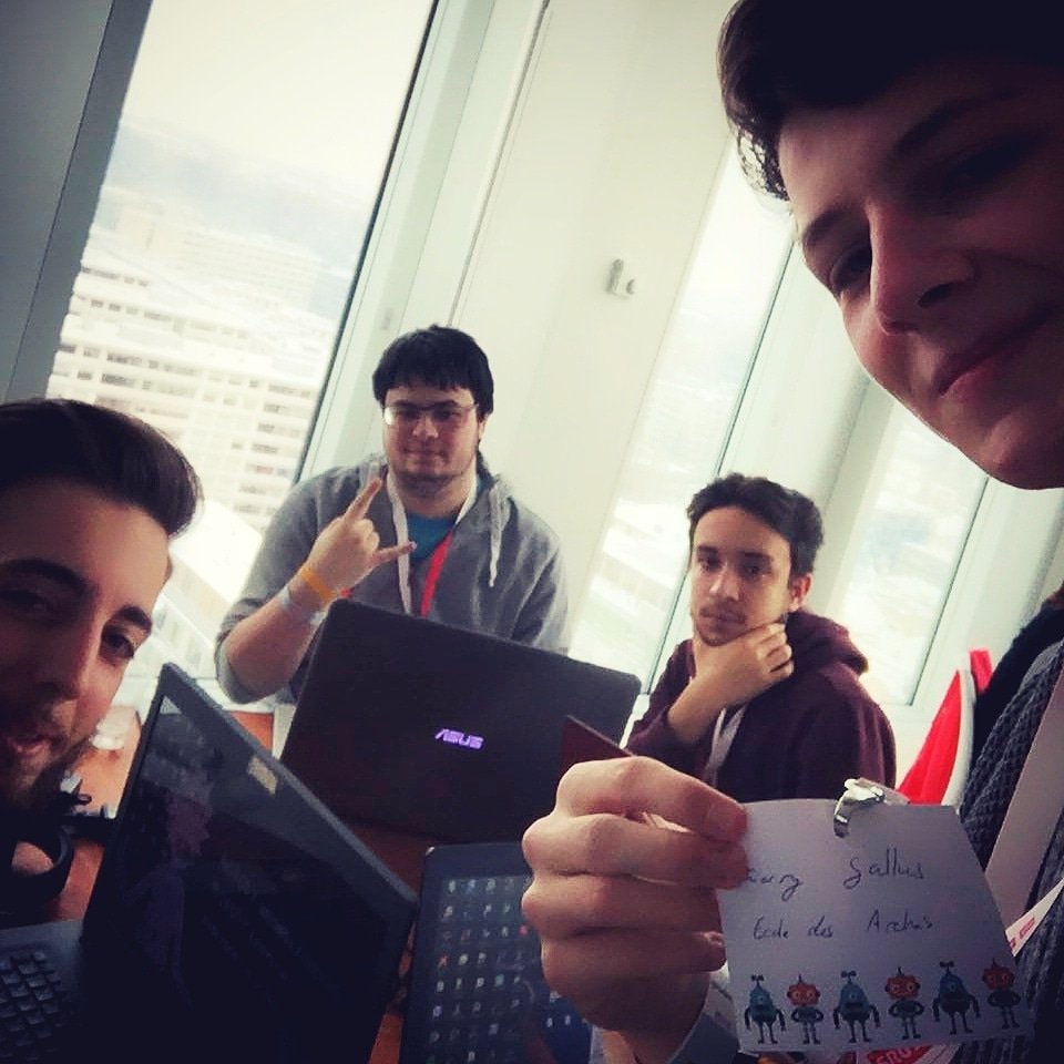 ecoledesarches's tweet photo. Nos #CFC20 aux #hackdays2018 de la #ssr malgré la neige ! #ecoledesarches #cfc #informatique https://t.co/6KqPXTbVM7