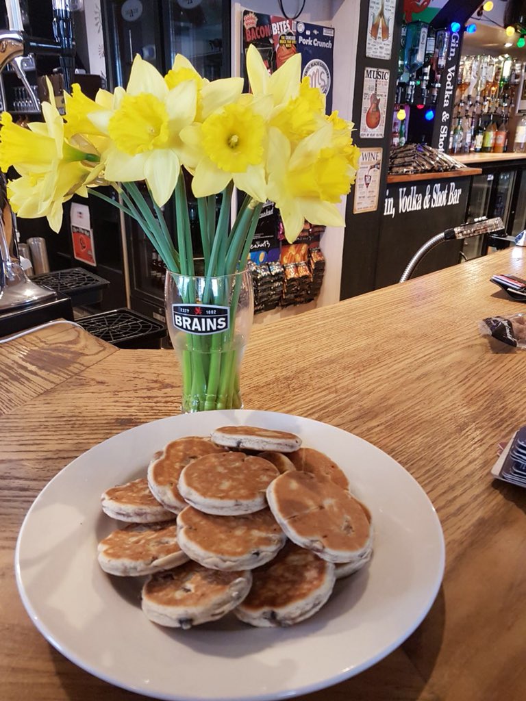 villagearmscf38's tweet photo. Ok, the VA is ready for some St David’s Day fun! If you’re out and about pop in! There’s free pool and jukebox all day and we’ve some lovely welsh treats for you #StDavidsDay #DyddGŵylDewi #StormEmma https://t.co/NxH4rPLNUu